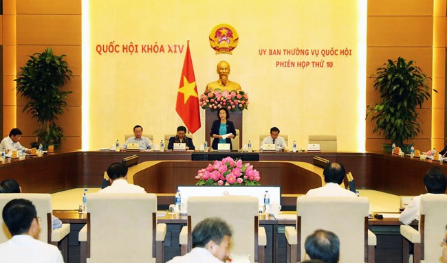國會主席阮氏金銀昨(15)主持召開國會常務委員會第十次會議。（圖源：互聯網）