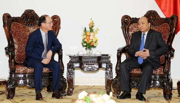 阮春福總理昨(16)日下午在政府辦事處接見了越南三星組合總經理韓明燮。（圖源：互聯網）