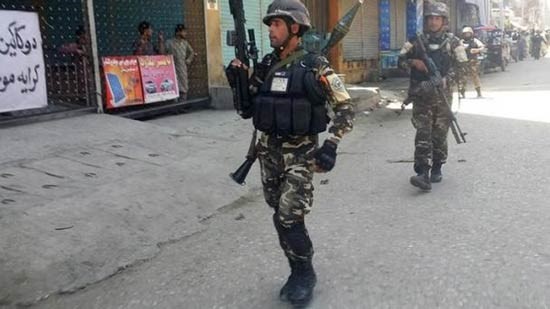 阿富汗安全部隊迅速趕往事發現場。（資料圖來源：路透社）