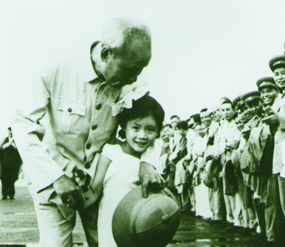 1957年5月，胡伯伯與幼年的王楓。