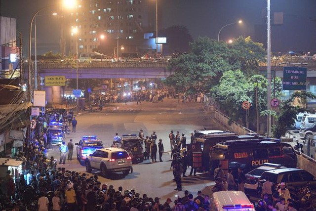 印尼警察封鎖爆炸現場。（圖源：路透社）