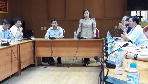 衛生部部長阮氏金進在會議上表示須儘快找出事件原因。（圖源：互聯網）