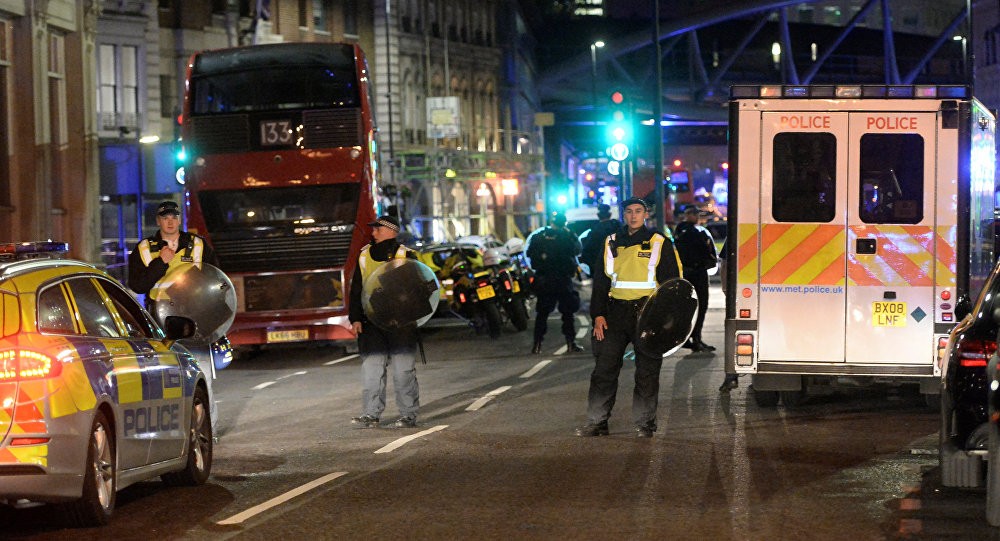 倫敦3日再遭恐襲，武裝警察封鎖現場。（圖源：Sputnik）