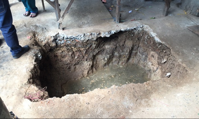 挖沙井時發現棺材的現場。（圖源：互聯網）