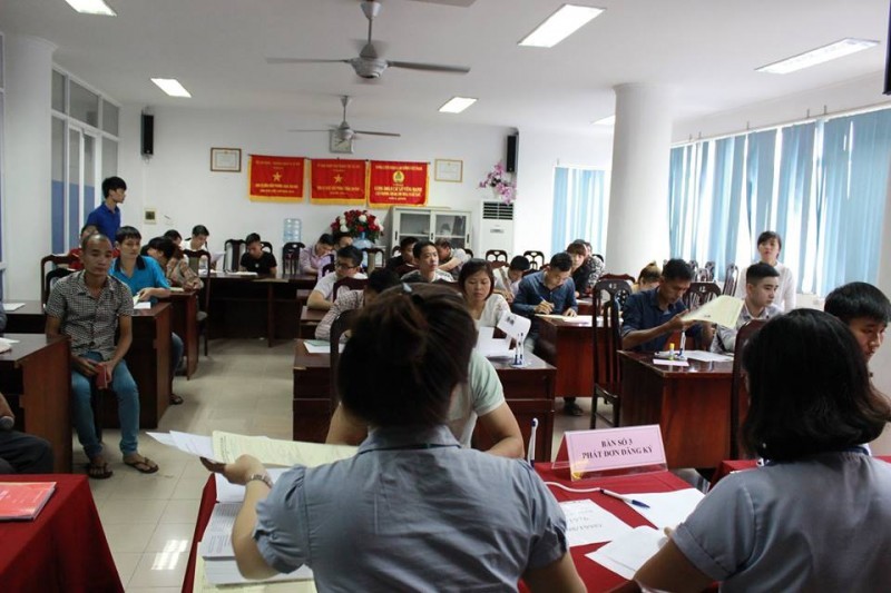 赴韓國就業的越南勞工在河內某一境外勞工中心辦理韓語應考手續。（示意圖源：互聯網）