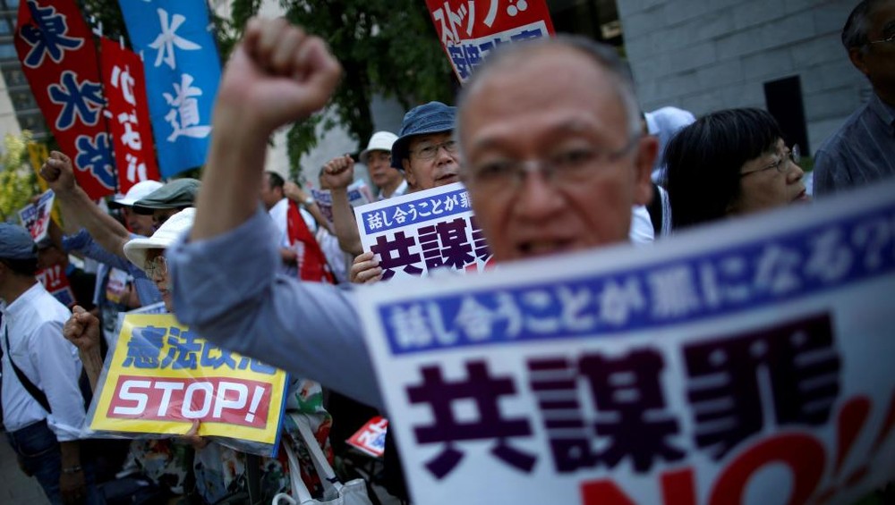 民眾在東京街頭集會，抗議政府推出“合謀罪”法案。（图片来源：路透社/Issei Kato）