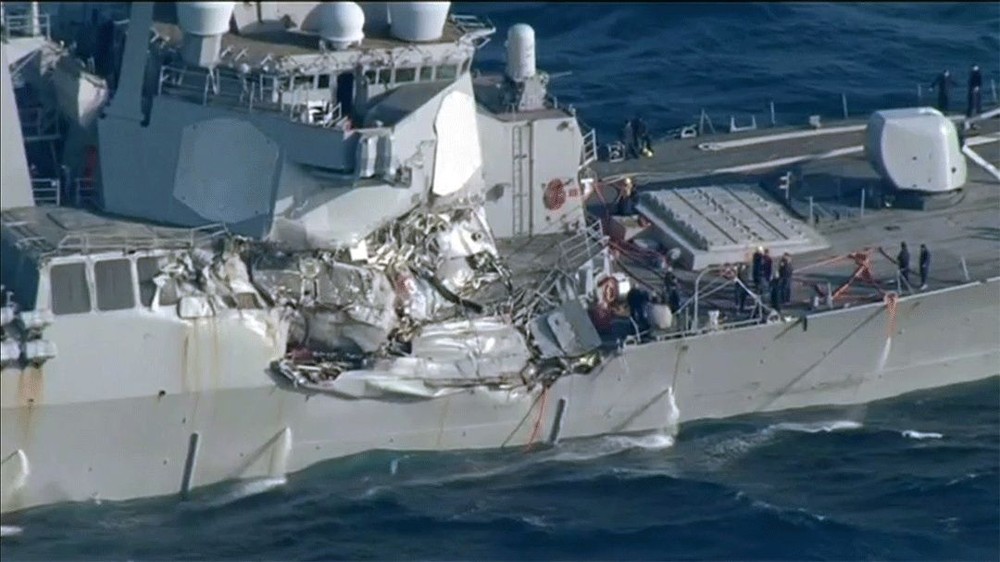 與貨船相撞後受嚴重損毀的“菲茨傑拉德”號驅逐艦。（圖源：互聯網）