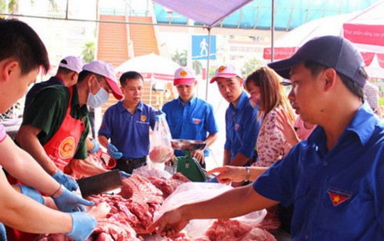 圖為“協助畜牧業-為消費者補價”豬肉平抑價格售賣點。（資料圖源：何清）