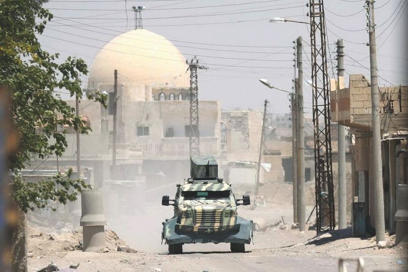 敘利亞民主軍一輛軍用車在拉卡省。（圖源：互聯網）