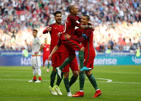 葡萄牙隊球員慶祝進球。（圖源：互聯網”）