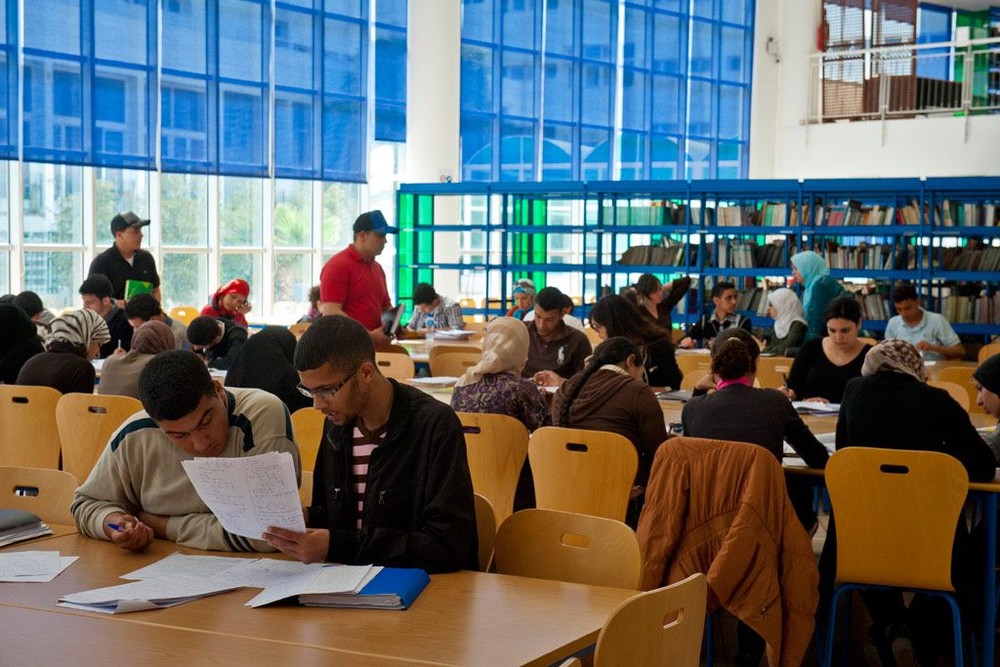 一所大學的圖書館內學習情景。（圖源：Arne Hoel/World Bank）