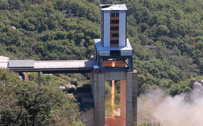朝鮮又進行了旨在開發洲際彈道導彈(ICBM)的火箭發動機試驗。（圖源：路透社）