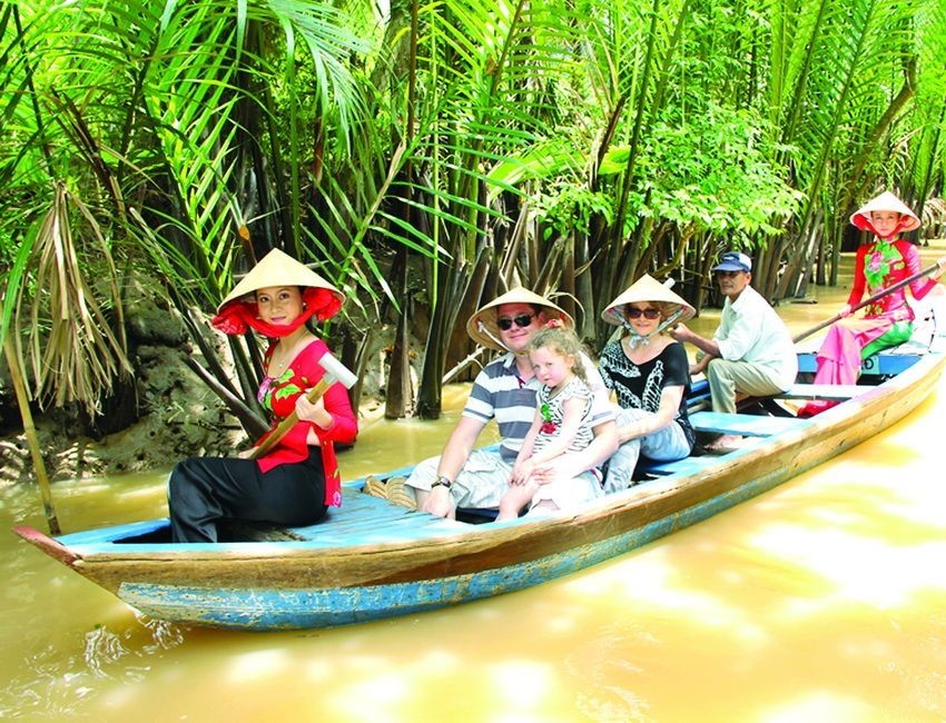 遊客參加檳椥省生態旅遊活動。