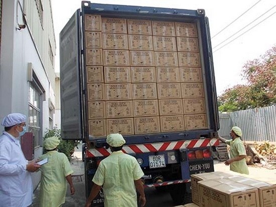 圖為越莊園有限責任公司鹹鴨蛋裝箱完畢準備運至港口輸往新加坡。（資料圖源：翠愛）