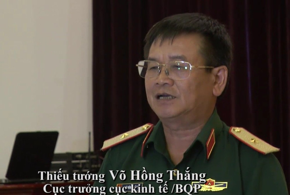國防部經濟局長武鴻勝少將在新聞發佈會上發表講話。（圖源：Vietnamnet視頻截圖）