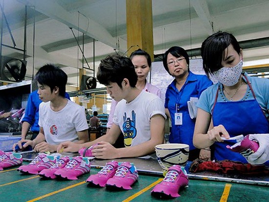 平仙日用品製作有限責任公司的鞋類生產線一瞥。(示意圖源：互聯網)