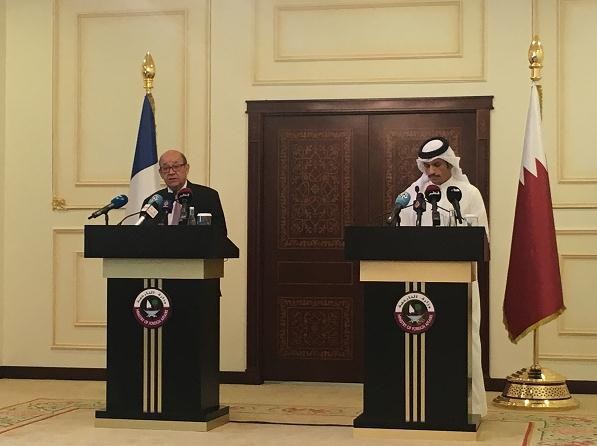 法國外交部長勒德里昂與卡塔爾外交部長穆罕默德召開聯合新聞發佈會。(圖源：互聯網)