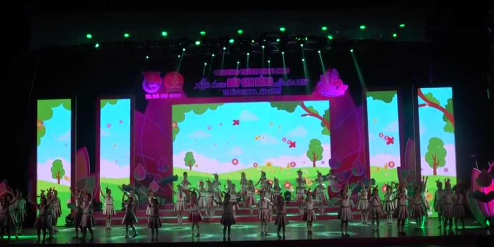 圖為2017年南部“粉紅蓮花”少兒歌唱聯歡比賽開幕節目。（圖源：視頻截圖）