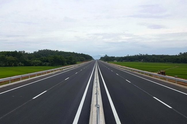 峴港-廣義高速公路(從頭端到第65公里路段)將於8月2日通車。（圖源：VEC）