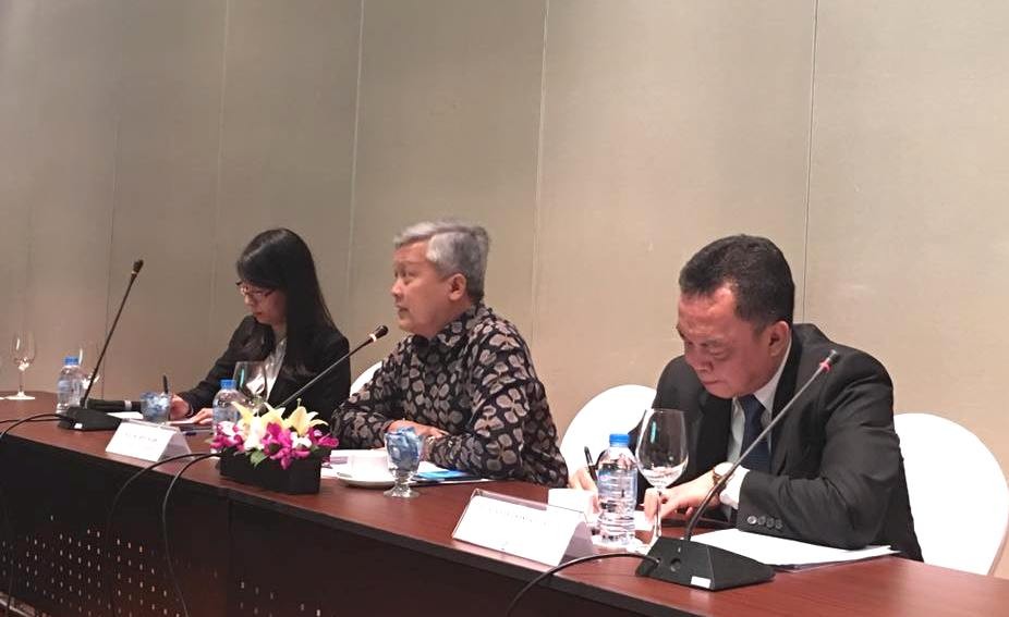 印尼駐越南大使伊布努‧哈迪(中)在會上發表講話。（圖源：嬌江）