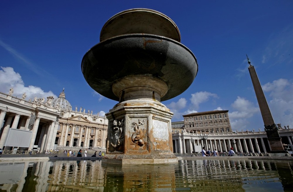梵蒂岡與意大利共渡時艱，宣布會關掉當地數百個噴泉，羅馬市民將有可能面臨每日斷水8小時的糟糕情況。圖為梵蒂岡聖彼德廣場。（St. Peter's Square）。（圖源：路透社）