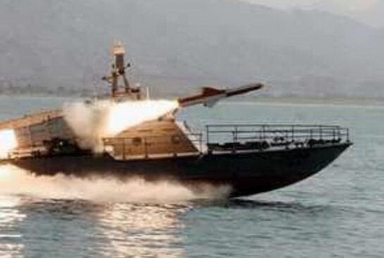 美國國防部官員25日稱，美海軍一艘軍艦當天在海灣航行時向逼近的伊朗船只發射了數枚警示彈。 （示意圖源：互聯網）