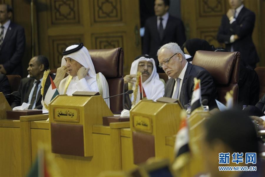 7月27日，在埃及首都開羅，巴勒斯坦外交部長馬勒基（右）參加阿拉伯國家聯盟（阿盟）外長級緊急會議。(圖源：新華網)