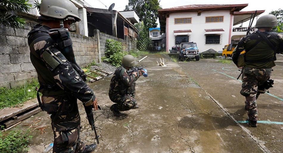 菲律賓警方30日搜查一名涉嫌販毒的市長之住所，與這名市長的保鏢爆發槍戰，市長夫婦及其他人在交火中死亡10。（資料圖源：互聯網）