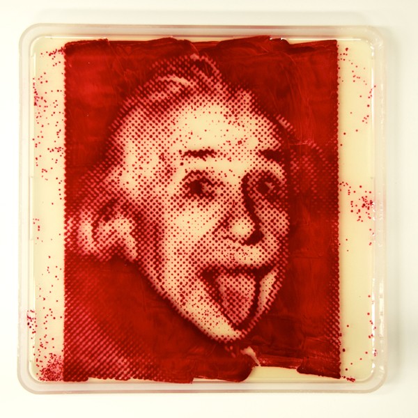 “吐舌搞怪照”賣萌的愛因斯坦。（圖源：互聯網）