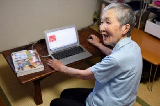 若宮正子剛開始工作時用的是算盤，她在60歲從銀行退休後開始對電腦感興趣。 （圖片來源：法新社）