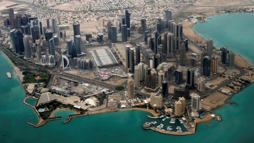 圖為卡塔爾首都多哈。卡塔爾當局當地時間9日宣佈，將為80個國家簡化簽證制度。（圖源：路透社）