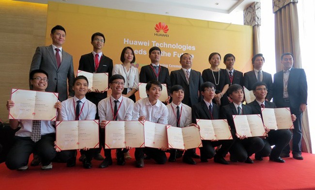 圖為2015年第一屆獲華為“未來科技種子”獎學金，赴中國留學深造的資訊技術系優秀生。（圖源：互聯網）