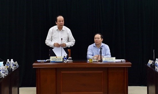 政府辦公廳主任梅進勇(左)部長在會上發表講話。（資料圖源：VGP）