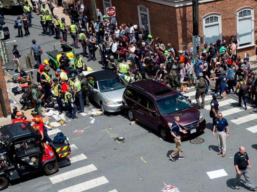 美國弗吉尼亞州大學城夏洛茨維爾12日發生的極右翼“白人至上”騷亂震動全美，引發美國朝野普遍譴責。(圖源：AFP)
