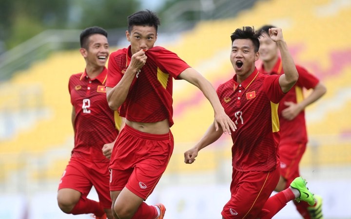 越南球員慶祝進球。