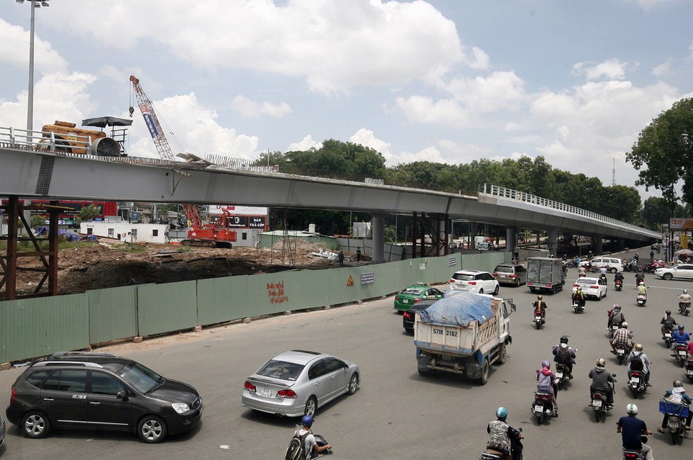 舊邑郡阮泰山-阮儉交通樞紐高架橋已取消暫停架設的《決定》。（圖源：南陳）