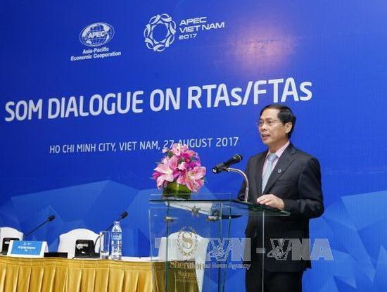 越南外交部常務副部長兼2017年亞太經合組織高官會主席裴青山在對話會議上發表講話。（圖源：越通社）