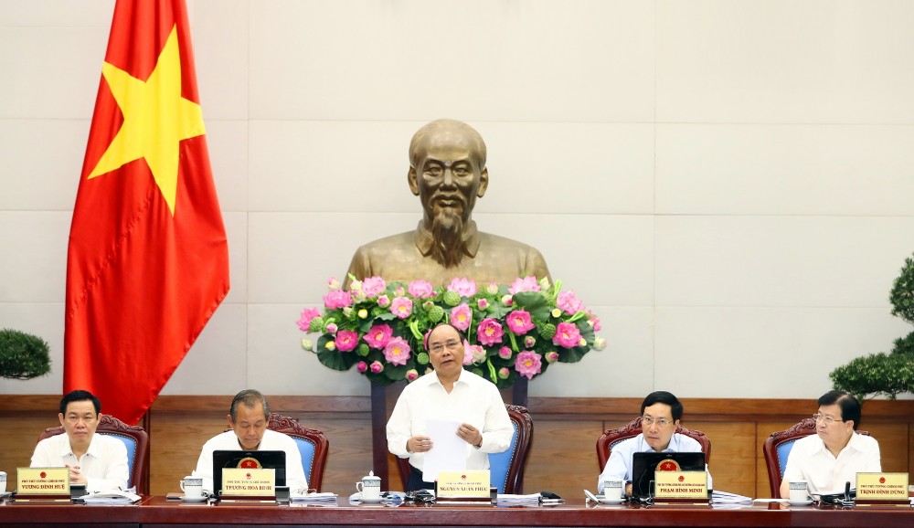 阮春福總理在例會上發表指導意見。（圖源：越通社）