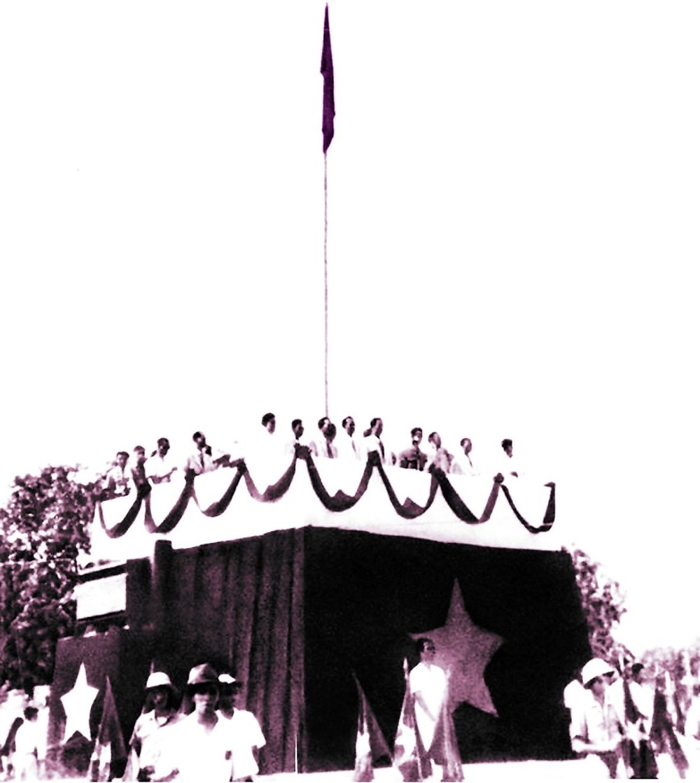 胡志明主席在一九四五年九月二日宣讀 《獨立宣言》的禮台。