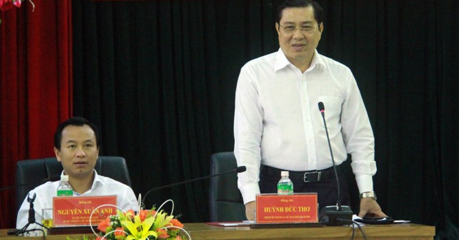 圖為峴港市市委書記阮春英(左)與峴港市人委會主席黃德詩。（圖源：互聯網）
