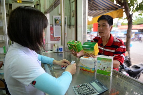 市民在各藥店隨時可買到保健品。