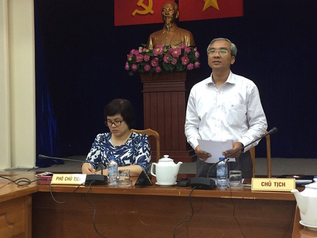 第五郡人委會主席范國輝(右)在新聞發佈會發表講話。（圖源：互聯網）