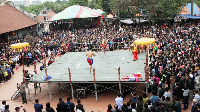 海防市永溪村的摔跤傳統盛會已獲文體與旅遊部列入國家非物質文化遺產名錄。（圖源：進勝）