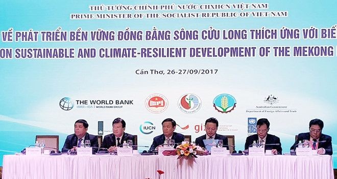 “九龍江平原轉型、持久穩固發展因應氣候變暖”會議昨(26)日上午在芹苴市舉行。（圖源：張啟）