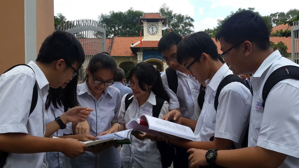 參加2017-2018學年高中優秀生甄選試中文科學生討論試題。