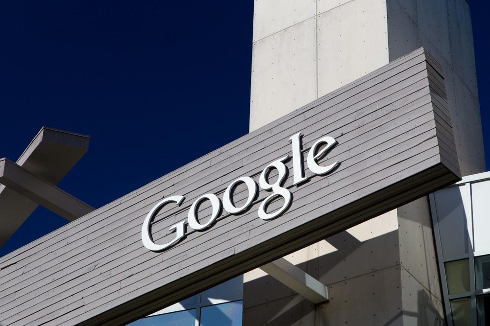 Google宣佈從現在開始取消行之多年的「首次點擊免費」，未來將採靈活制度，讓內容出版商自己決定要給Google用戶一天多少限額的文章。（圖源：Shutterstock）