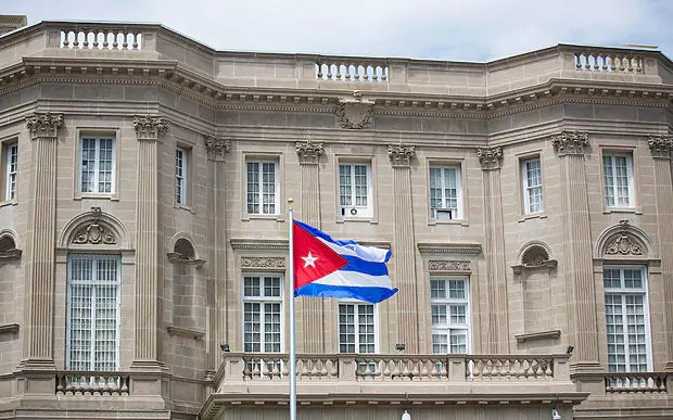 美驅逐15古外交官。圖為古巴駐美國大使館。（圖源：路透社）