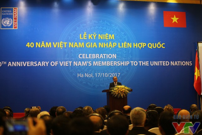 阮春福總理在紀念儀式上致詞。（圖源：VTV）