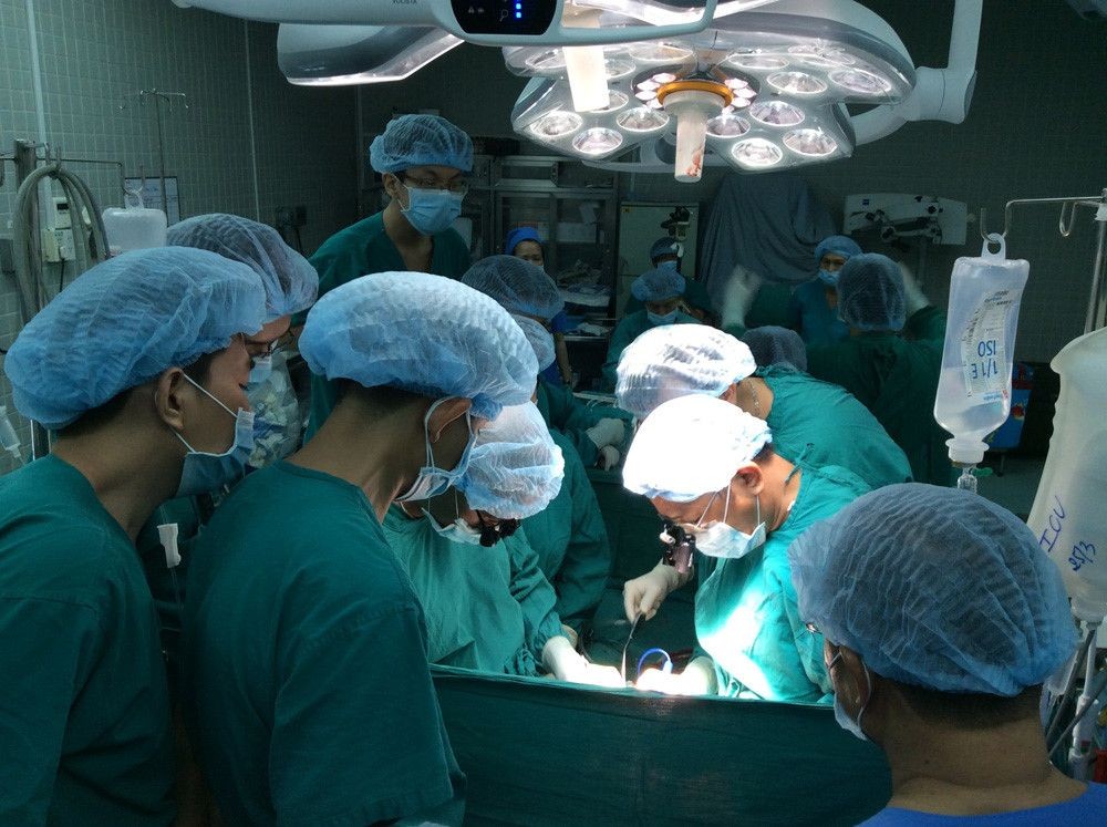 越南紀錄大全昨(30)日公佈，本市大水鑊醫院獲得7項紀錄。圖為一例腎臟移植手術。（圖源：大水鑊醫院）