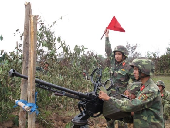 圖為本市司令部在同奈省第3區域國家射擊場進行實彈戰術演習一瞥。（圖源：奇林）